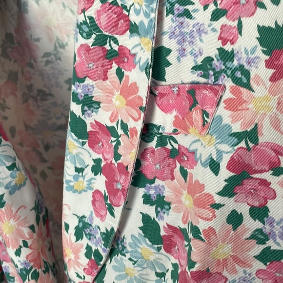 Vintage Floral Button Blazer with Lapels - Picture 2 of 3